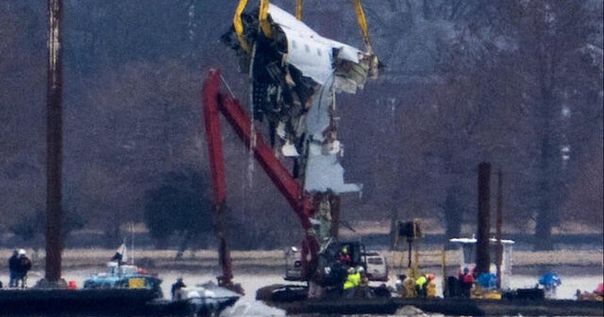 NTSB makes recommendations on "serious safety risk" after Washington, D.C., midair collision