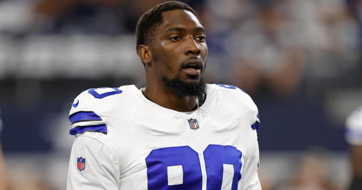 Seahawks sign ex-Cowboys star DeMarcus Lawrence to boost defensive line