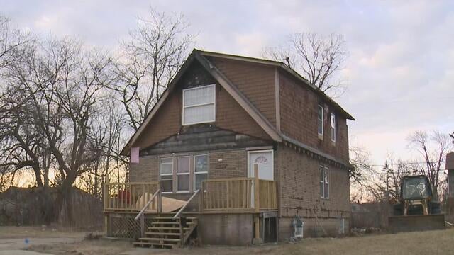 two-dead-bodies-detroit-home.jpg 