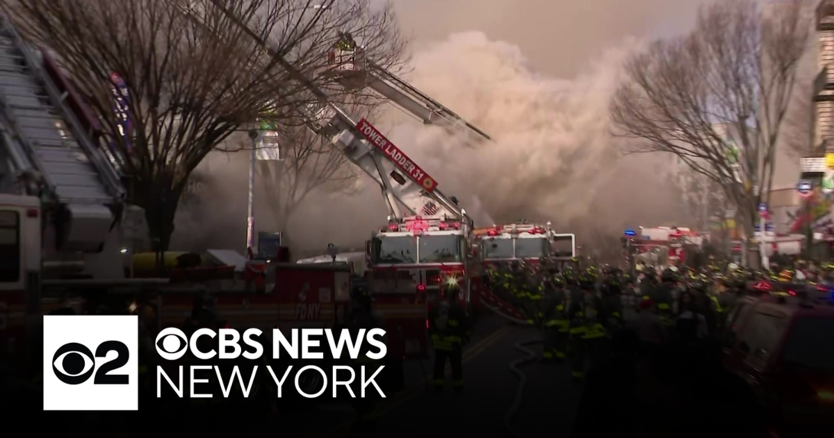 Bronx fire rips through row of businesses in Morris Heights - CBS New York