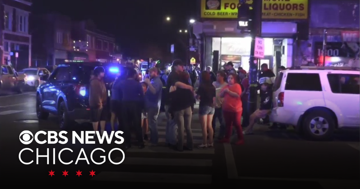 5 wounded, 2 critically in shootout at South Side liquor store - CBS ...