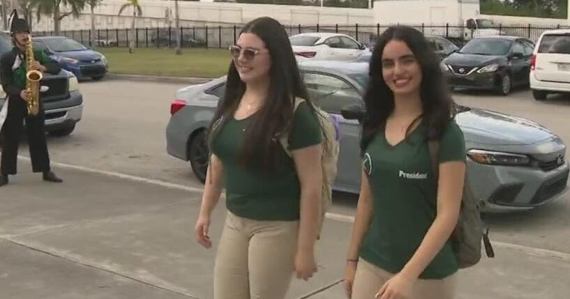 Hialeah Gardens High scholars enjoy giving back to the community Hialeah Gardens High scholars enjoy giving back to the community