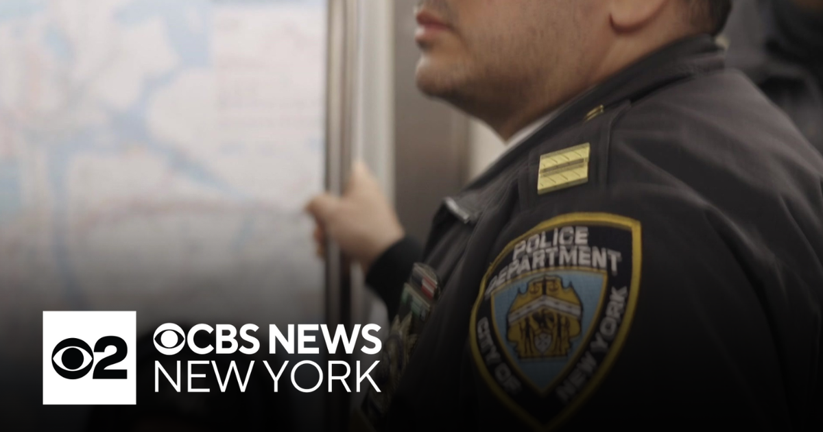 Feds threaten to pull MTA funding over subway crime - CBS New York