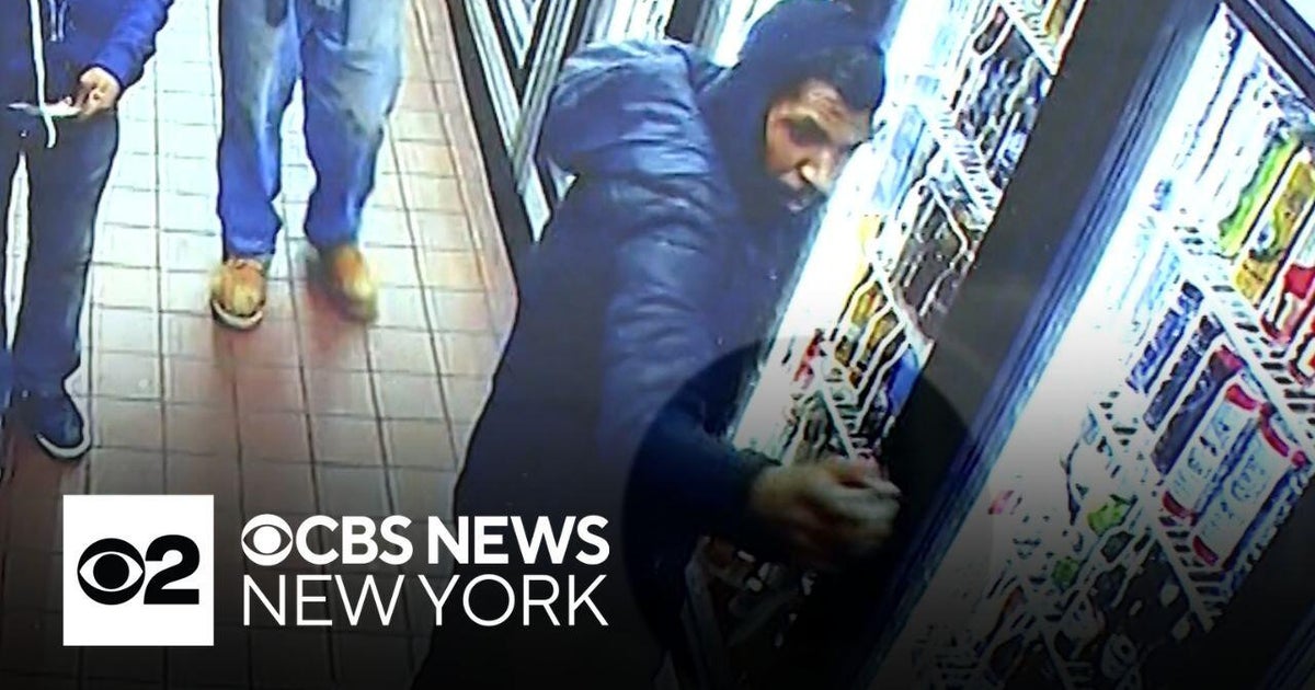 Bodega worker stabbed on the job in Harlem; no arrests made - CBS New York
