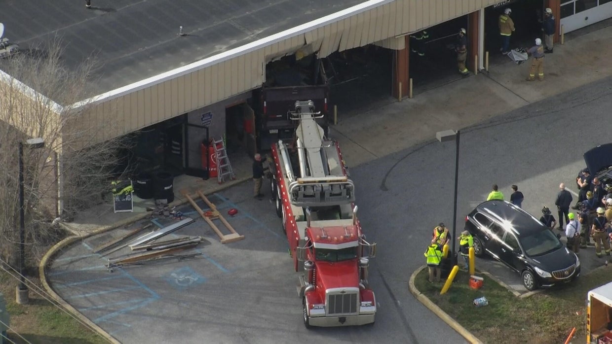 lns-east-goshen-dump-truck-into-building-frame-55002.jpg 