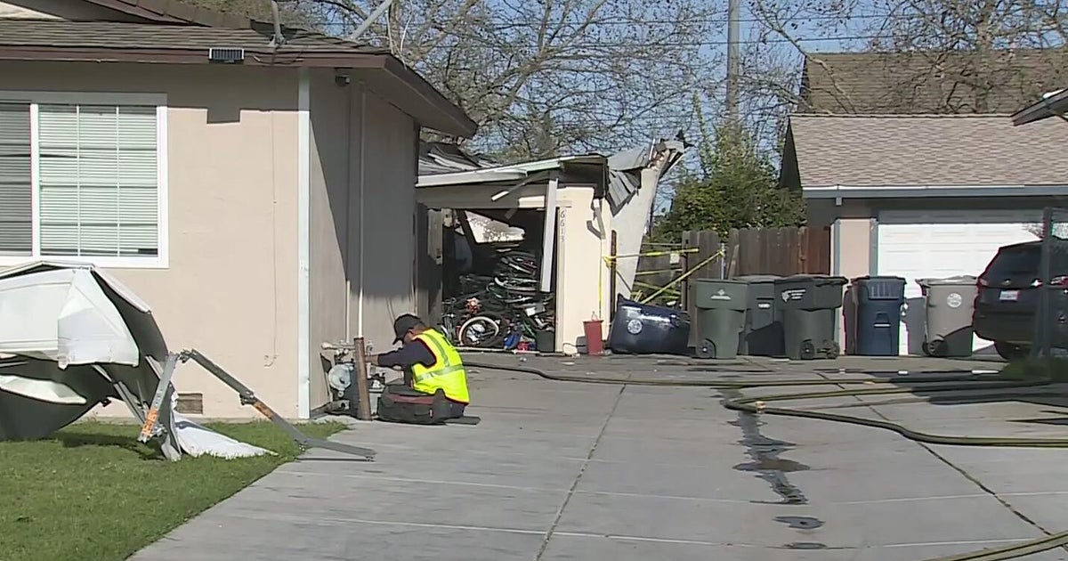Woman injured after fire at south Sacramento home - CBS Sacramento
