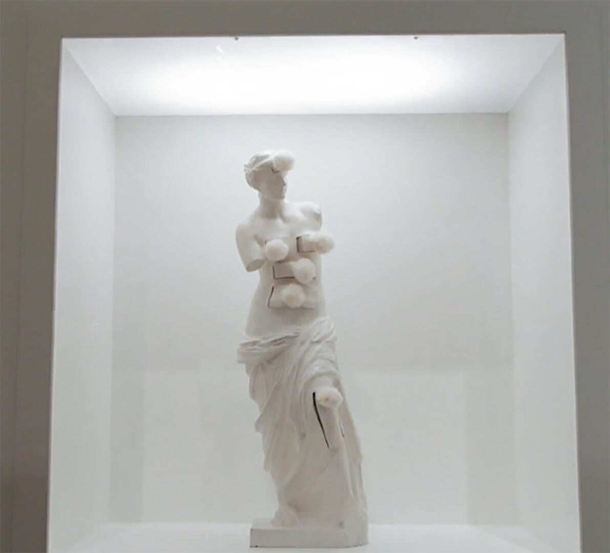 dali-venus-de-milo-with-drawerrs-and-pompoms.jpg