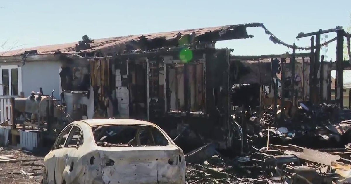 North Texas father dies in house fire - CBS Texas