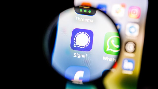 Icon of Signal on screen of iphone 