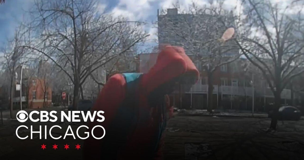 Thief posing as Amazon delivery driver is on the loose in Chicago's ...