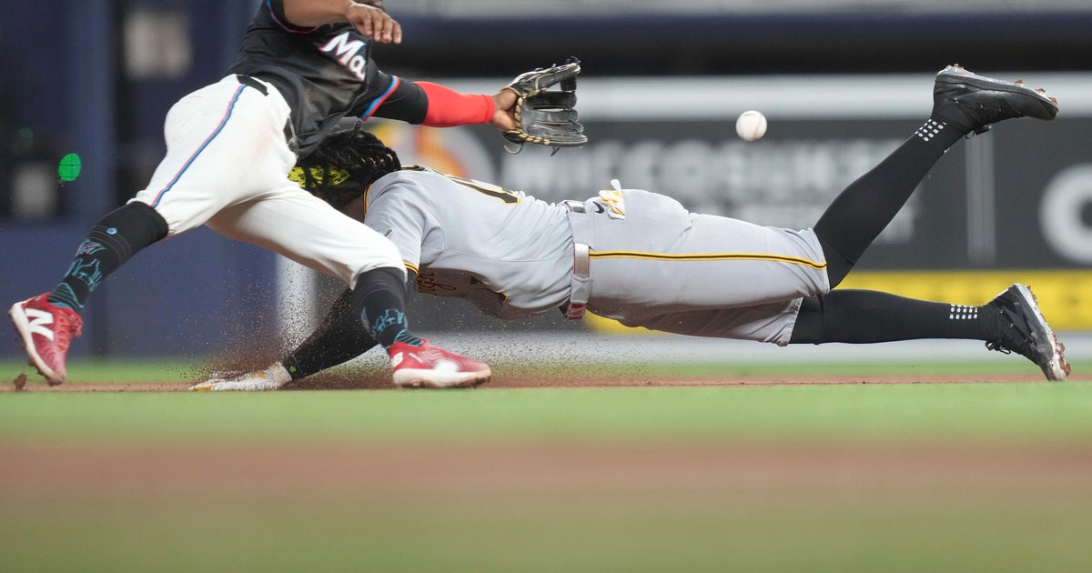 Pirates top Marlins 4-3 in tight contest Pirates top Marlins 4-3 in tight contest