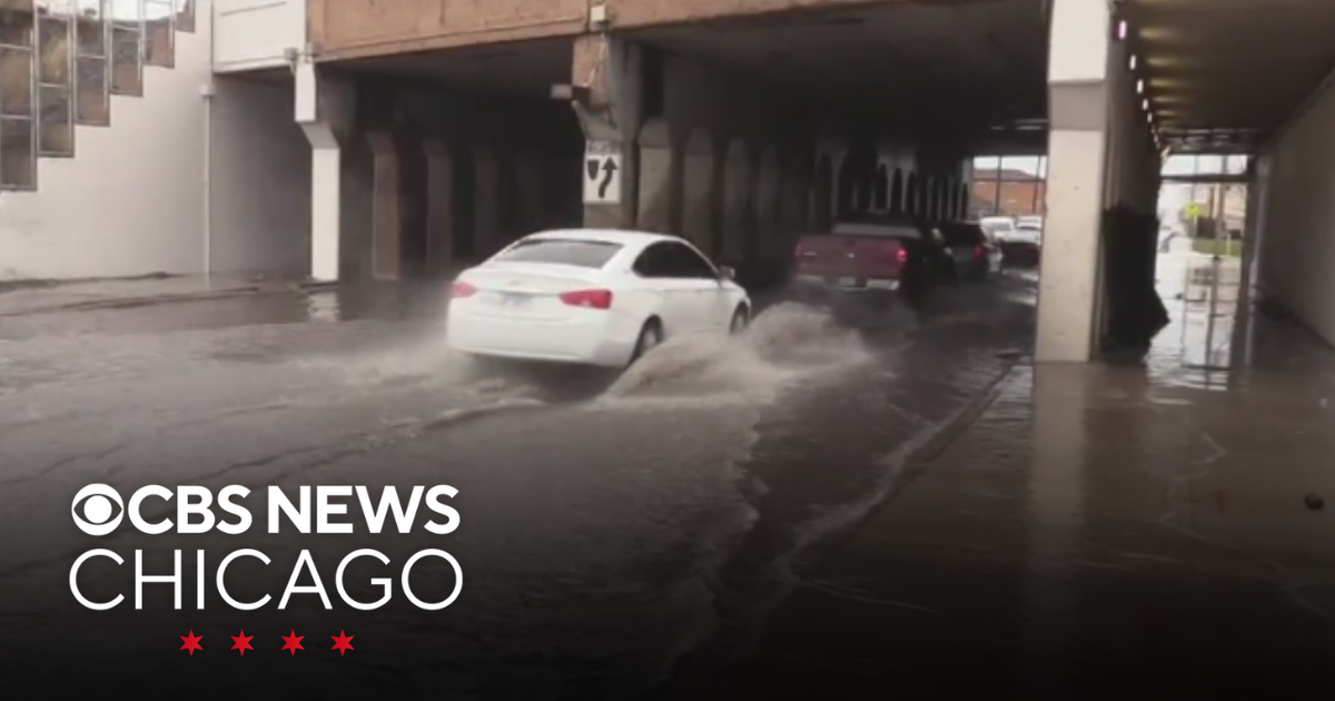 Rain leaves streets flooded, cars stranded in Chicago's south suburbs ...