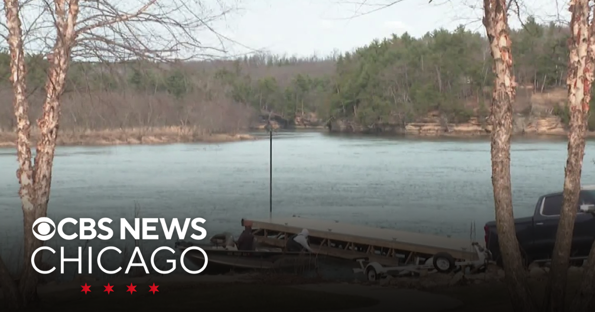 Search continues for missing boater in Wisconsin River - CBS Chicago