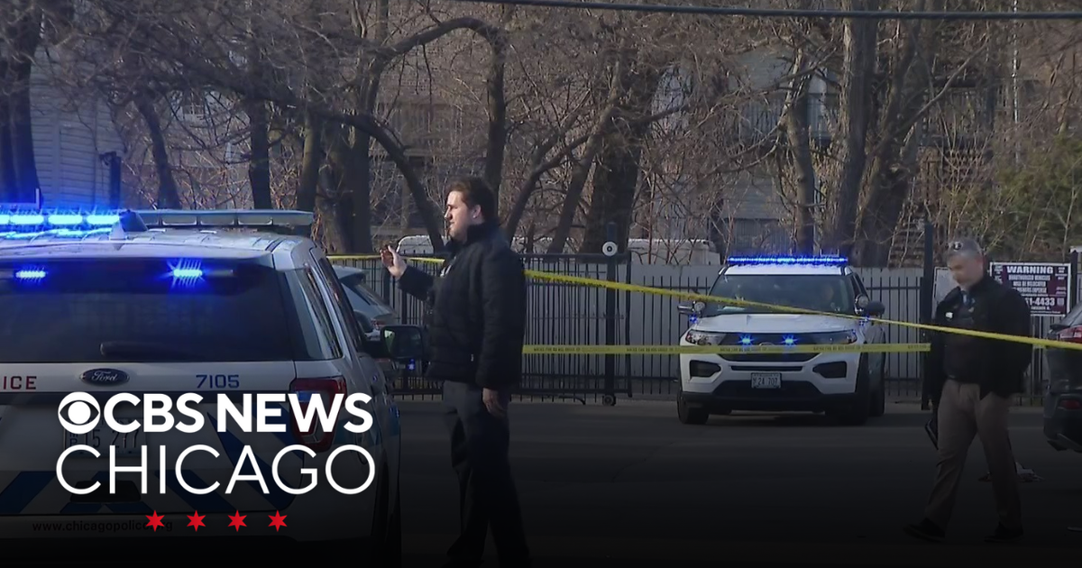 Man shot after argument in South Austin neigborhood - CBS Chicago
