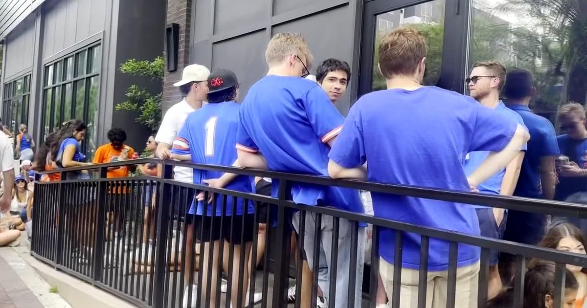 Gators fans camp out for NCAA Men’s College Basketball Championship watch parties Gators fans camp out for NCAA Men’s College Basketball Championship watch parties