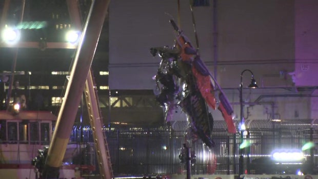The wreckage of a helicopter is lifted out of the waters of the Hudson River. 
