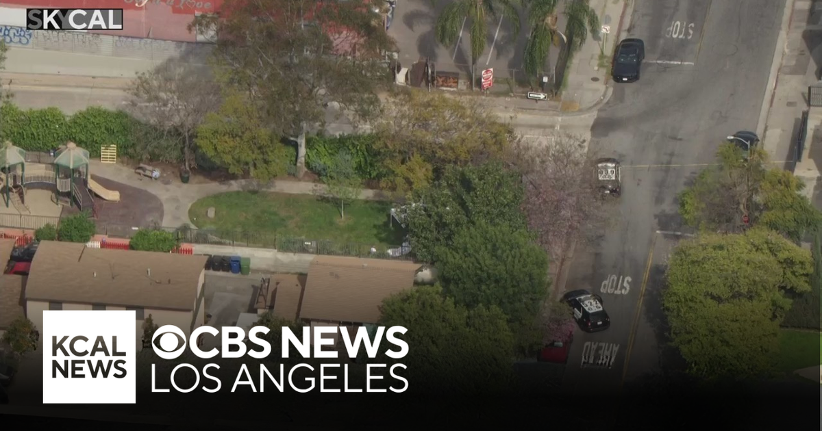 Los Angeles police investigate deadly shooting in Hollywood - CBS Los ...