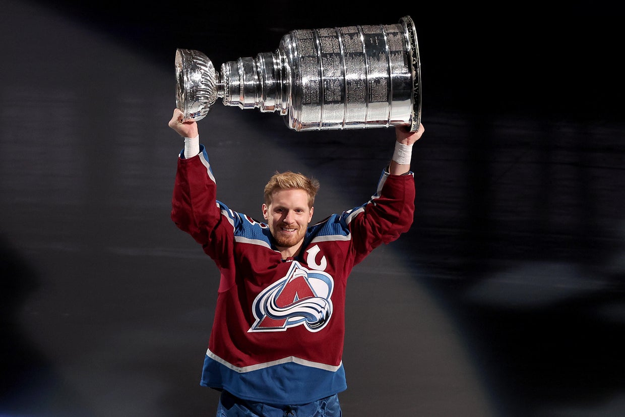 Chicago Blackhawks v Colorado Avalanche 