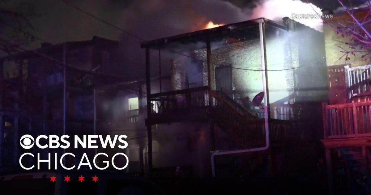 22 displaced after fire in 2 buildings in East Garfield Park - CBS Chicago
