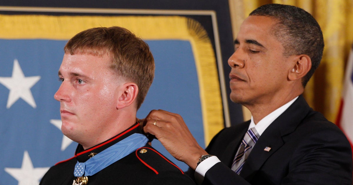 Afganistan Onur Madalyası Alıcı Dakota Meyer, 15 yıl sonra Deniz Piyadeleri Rserves'te Reenlists Rserves