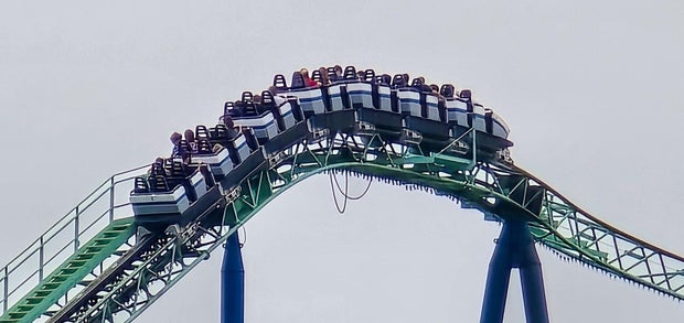 sixflagsshockwave1.jpg 