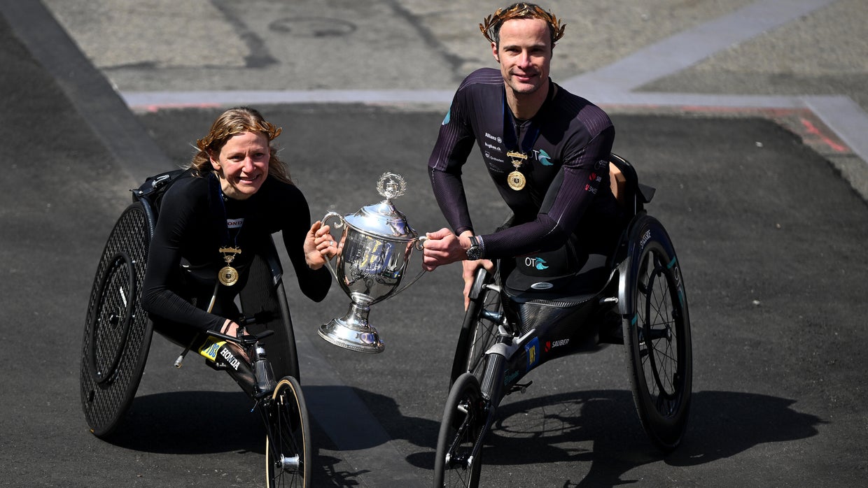 Marcel Hug and Susannah Scaroni posing with their trophies