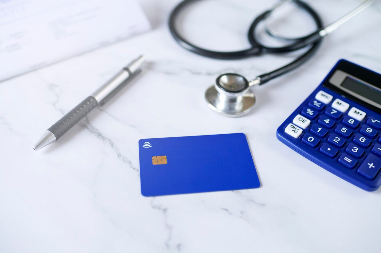 Blue credit card next to stenoscope and calculator