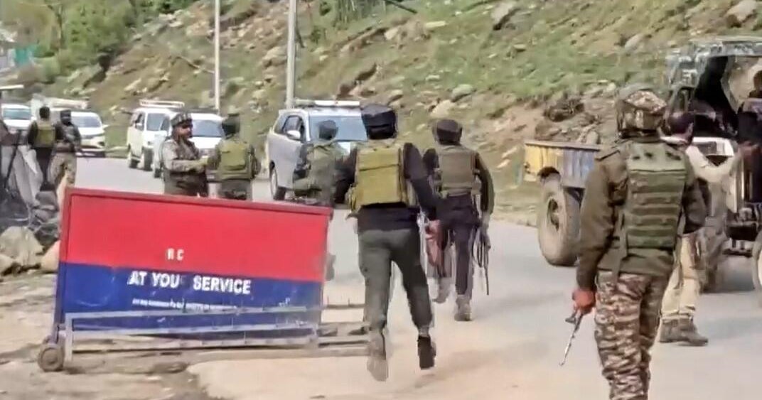 Raporlara göre, Hindistan kontrollü Keşmir'de turistlere karşı terör saldırısı en az 20 ölü bırakıyor