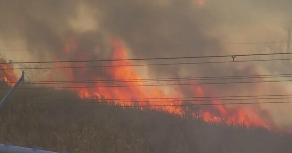 U.S. 27 reopens following western Broward brush fire - CBS Miami