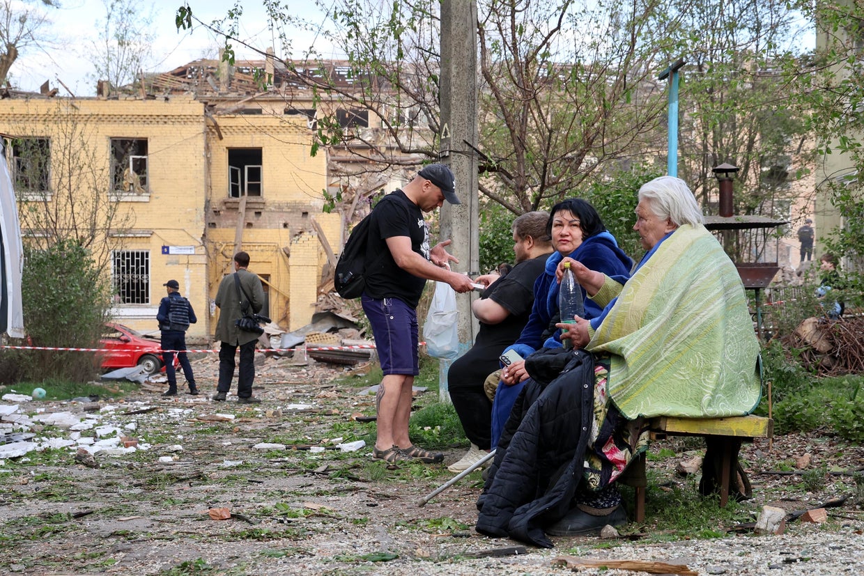 Kyiv Russian missile strike killed at least 10 people and injured 63