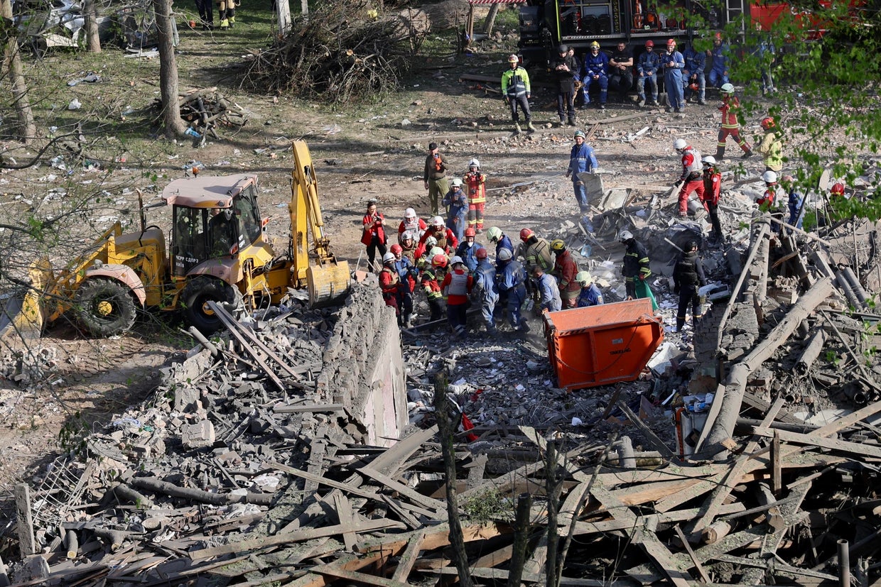 The Russian missile strike against Kyiv kills at least 10, hurts 63