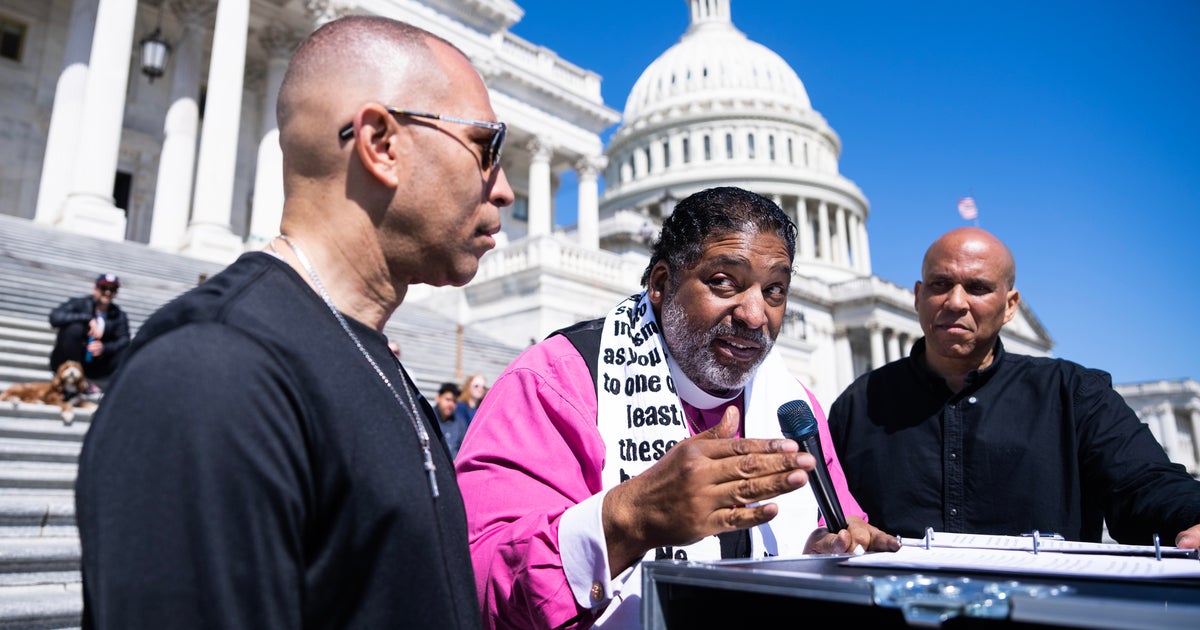 Jeffries ve Booker'ın Capitol Adımlarında GOP bütçesine karşı oturma protestosu 12 saatlik işaret