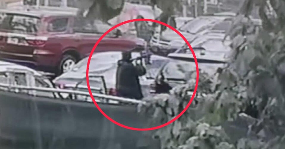 Surveillance video shows alleged gunman pacing with rifle before deadly shooting at SW Miami-Dade car dealership Surveillance video shows alleged gunman pacing with rifle before deadly shooting at SW Miami-Dade car dealership