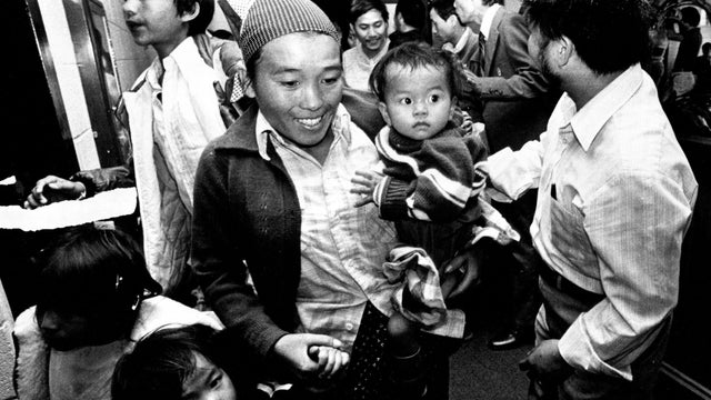 Hmong refugee family arrives in Minnesota, 1981 