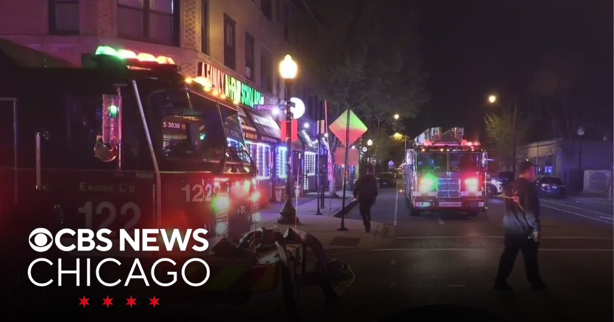 Man dies after apartment building fire on Chicago's South Side - CBS ...
