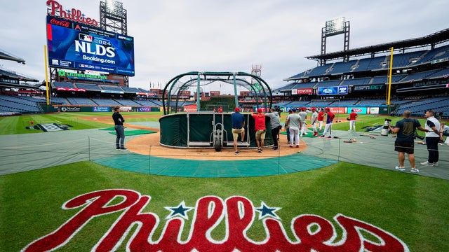 Phillies 400 Outfield Baseball 