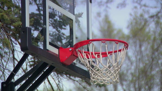 10p-pkg-bball-hoop-lawsuit-wcco7os5.jpg 