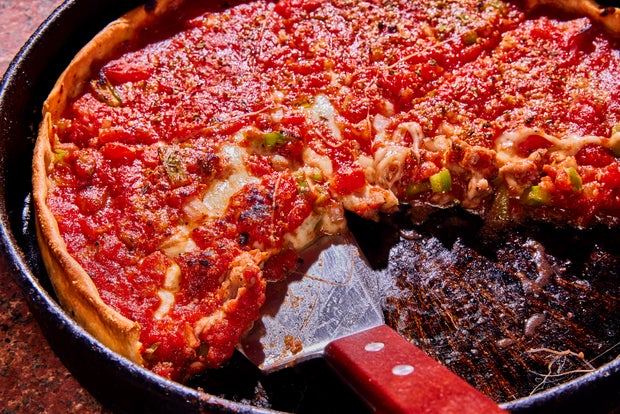 Green pepper deep dish pizza at My Pi Pizza in Chicago, IL. (Ph 