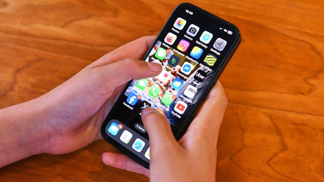 Study links social media use to teen mental health 