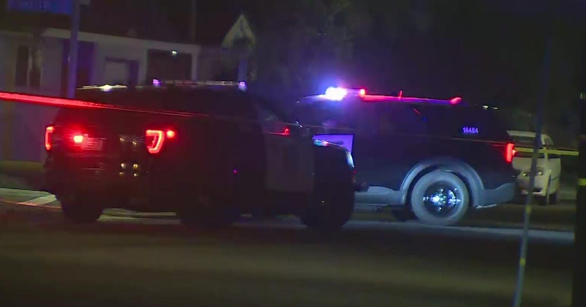 2 men injured, 1 critically, in south Sacramento double stabbing