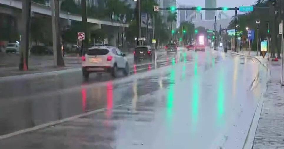 Flooding concerns as line of storms threatens to drench South Florida Flooding concerns as line of storms threatens to drench South Florida