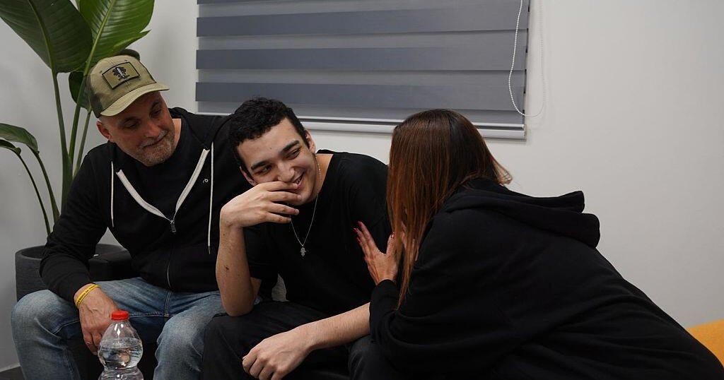 Etan Alexander, ABD-İsrail rehinesi, Hamas Esaretinde 19 aydan fazla bir süre sonra piyasaya sürüldü