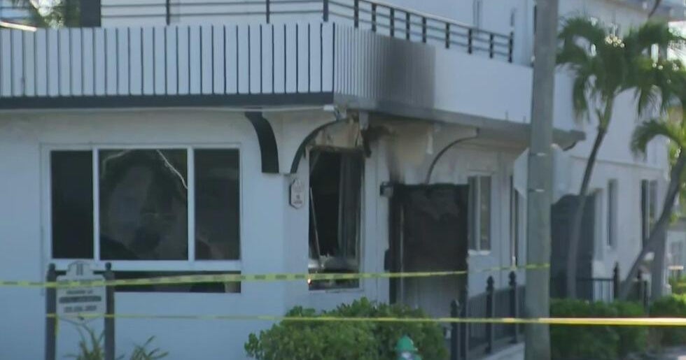 3 hurt, including child, in Hollywood apartment fire