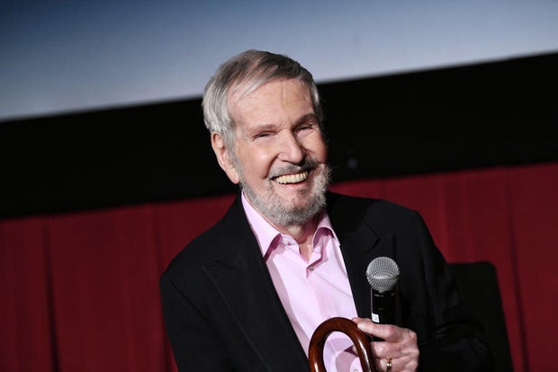 Robert Benton, prolific filmmaker known for “Bonnie and Clyde” and “Kramer vs. Kramer,” dies at 92 Robert Benton, prolific filmmaker known for “Bonnie and Clyde” and “Kramer vs. Kramer,” dies at 92