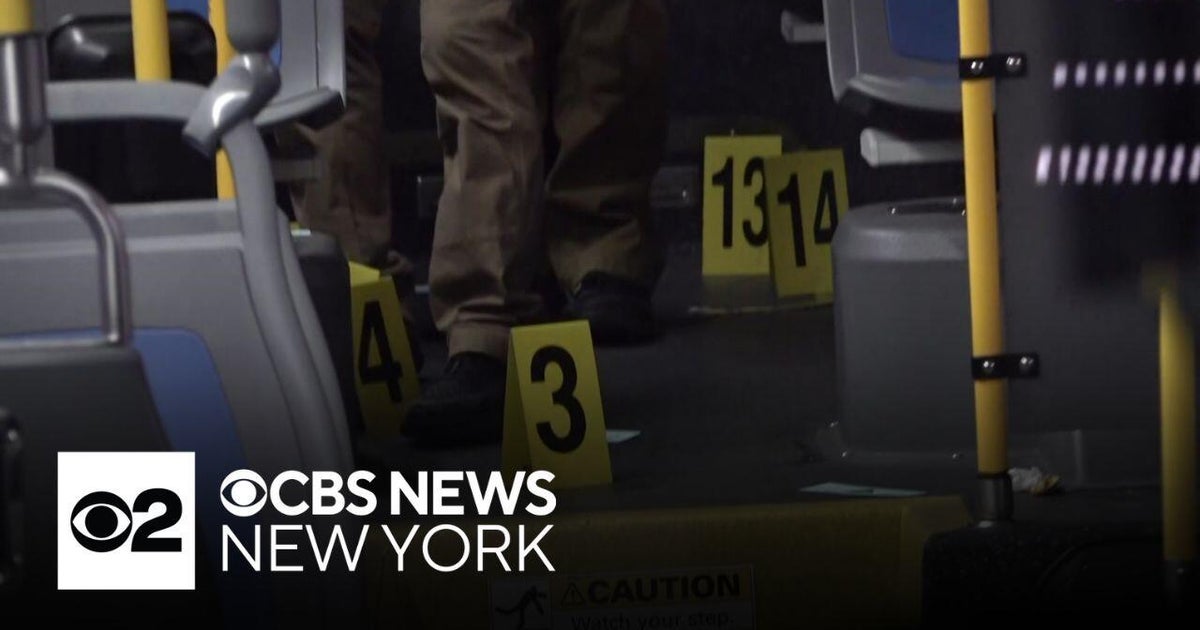Man arrested in deadly stabbing on bus in Brooklyn - CBS New York