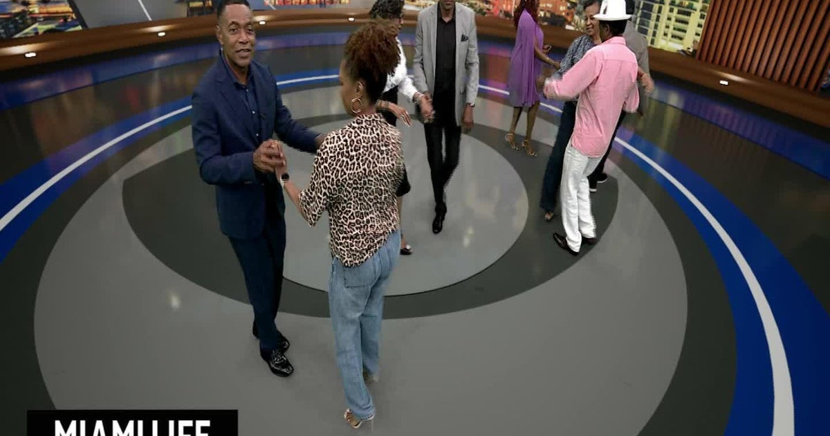 Jim Berry breaks Chicago Stepping and shows his flow, rhythm, and style! | Miami Life Extra