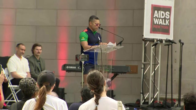 aids-walk-broll-and-sots-hi-res-still-10-29-3109.jpg 