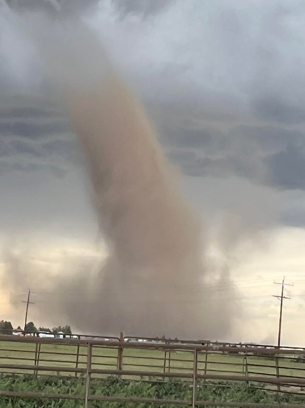 tornado-warning-28-arapco-so-tweet.jpg 