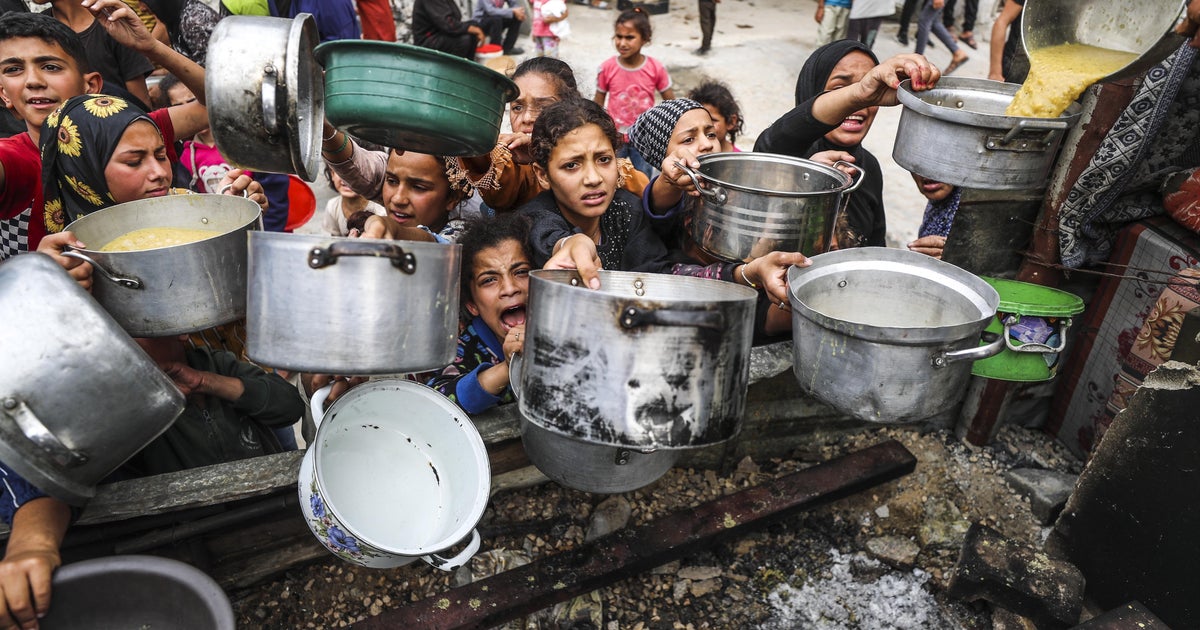 Netanyahu'nun müttefiklerin “kitlesel kıtlık görüntüleri” tolere edemeyeceğini söylediği gibi İsrail Gazze'ye sınırlı yardıma izin veriyor