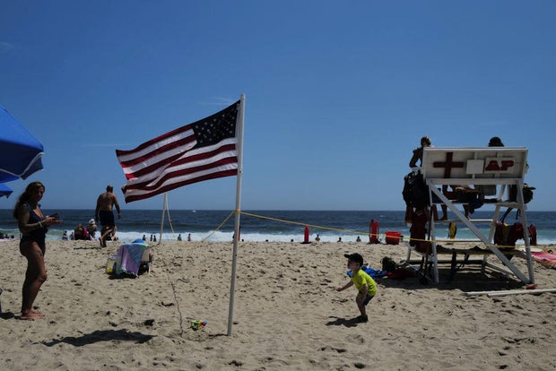 US-LIFESTYLE-WEATHER-BEACH 